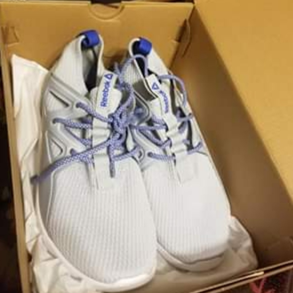 Women 8.5 Reeboks